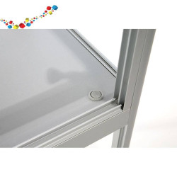 Vitrine comptoir grise en verre avec éclairage LED