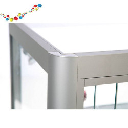 Vitrine comptoir grise en verre avec éclairage LED