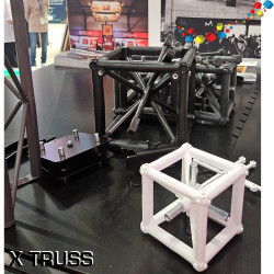Stand îlot X truss 3x3 m avec visuel en hauteur