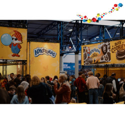 Stand îlot X truss 3x3 m avec visuel en hauteur